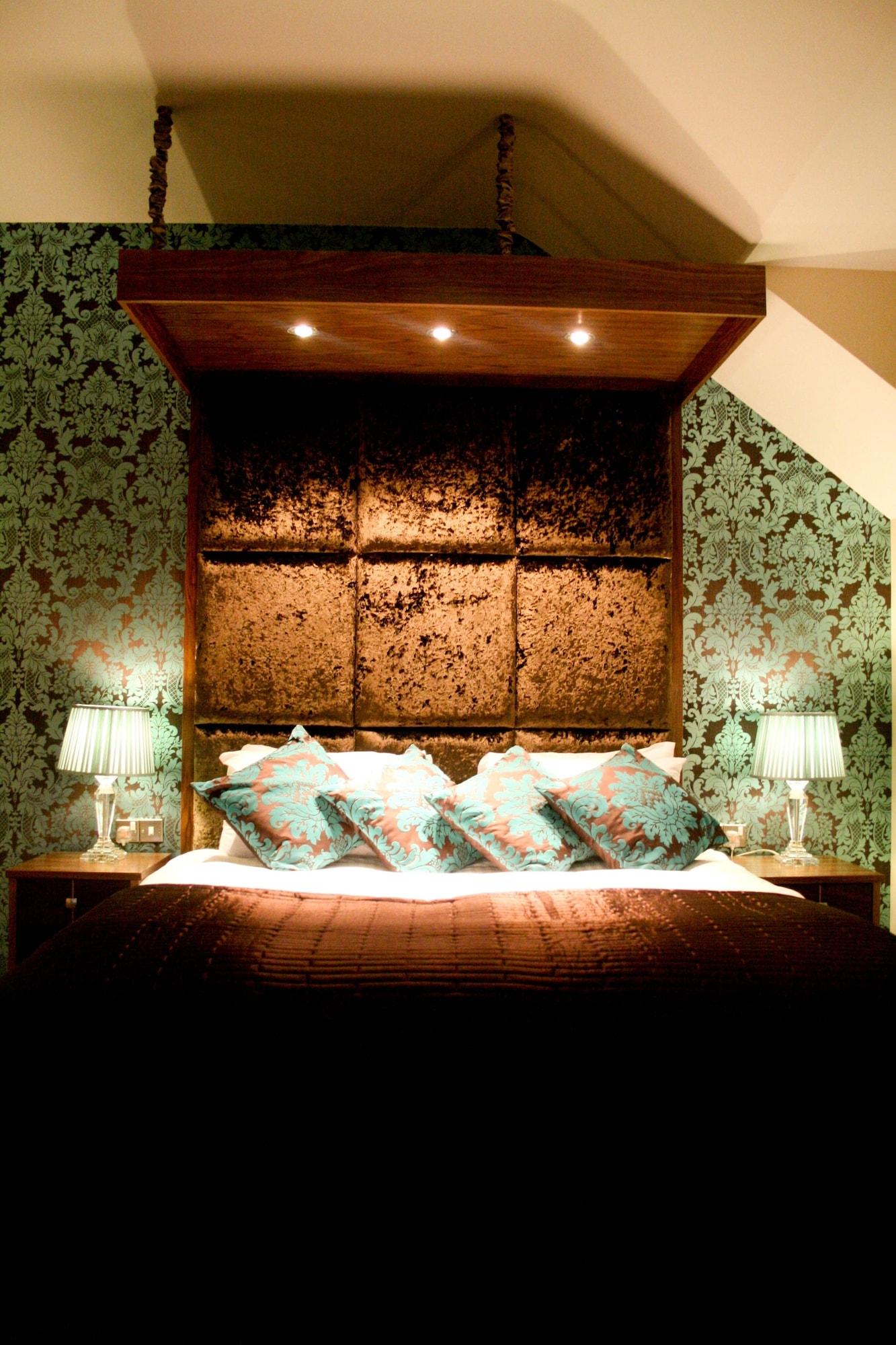 The Old Barn Inn Newport  Ngoại thất bức ảnh