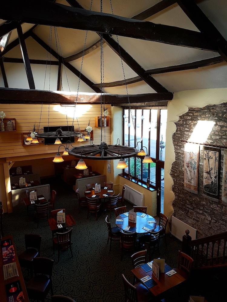 The Old Barn Inn Newport  Ngoại thất bức ảnh