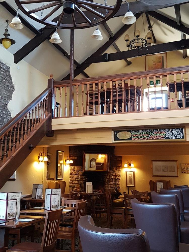 The Old Barn Inn Newport  Ngoại thất bức ảnh