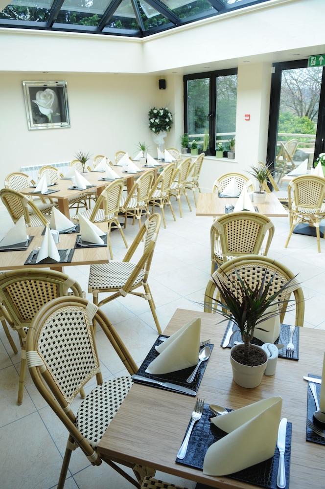 The Old Barn Inn Newport  Ngoại thất bức ảnh