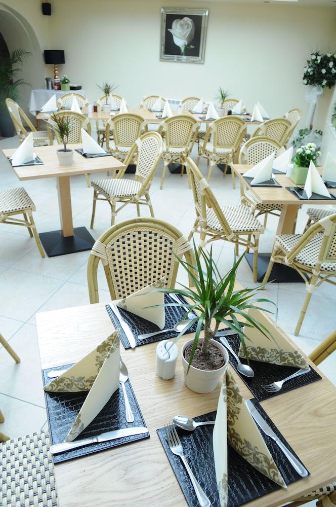 The Old Barn Inn Newport  Ngoại thất bức ảnh